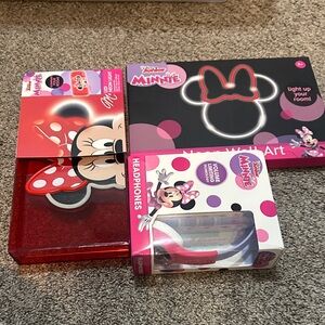 Disney Minnie Mouse Red and Pink Wall Art and Headphones Set